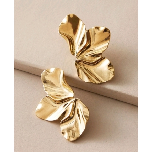 Anthropologie Jewelry - Anthropologie Molten Minimalist Asymetrical Floral Gold Earrings